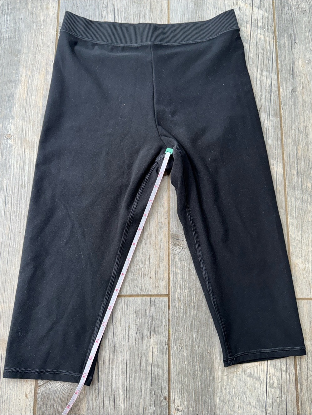 ALO Yoga Black Capri Leggings